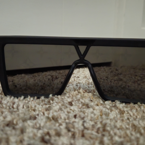 Louis Vuitton Waimea L Sunglasses - Picture 3 of 8